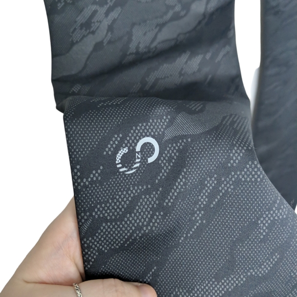 Curves and Combatboots XL Luminous Camo Leggings Black V4 - Picture 10 of 12